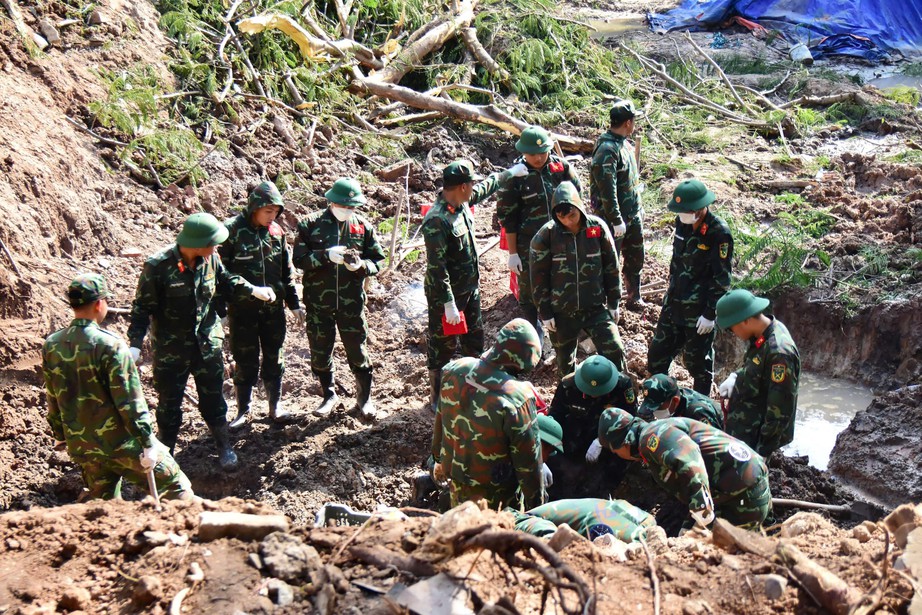Liên tiếp tìm thấy hài cốt liệt sĩ tại Công viên Lê Thị Riêng- Ảnh 1.