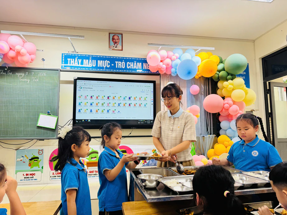 Trường học phải minh bạch suất ăn, siết an toàn thực phẩm- Ảnh 1.