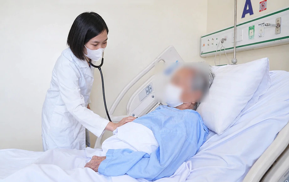 Người cao tuổi, bệnh nền chớ chủ quan với cúm mùa- Ảnh 1.