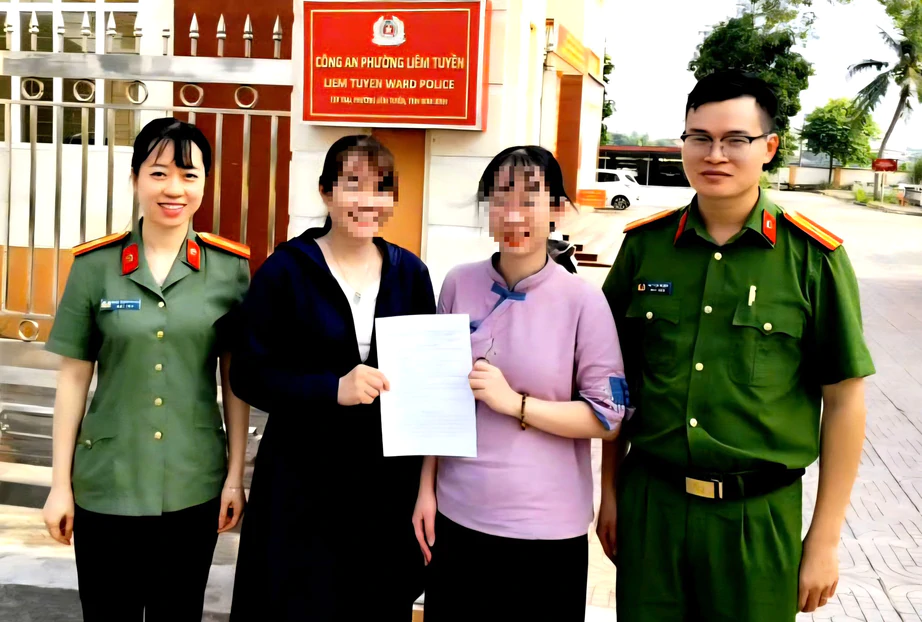 Công an Ninh Bình hỗ trợ người dân hoàn trả gần 3 tỷ đồng chuyển khoản nhầm- Ảnh 1.