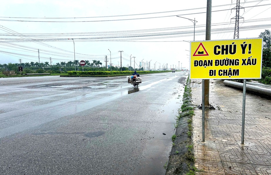 Nghệ An: Quốc lộ 7C qua khu công nghiệp WHA xuống cấp, tiềm ẩn nguy cơ tai nạn- Ảnh 2.