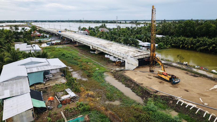 Thứ trưởng Phạm Minh Hà kiểm tra tiến độ dự án đường Hồ Chí Minh qua An Giang- Ảnh 3.