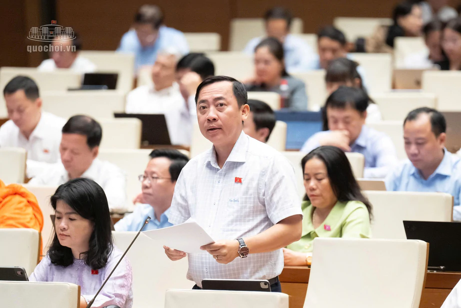 ĐBQH đề nghị gỡ vướng nguồn vật liệu, đẩy nhanh tiến độ các tuyến cao tốc ở miền Tây - Ảnh 1.