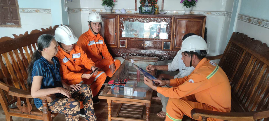 Số hóa dịch vụ điện, EVN đưa tiện ích đến gần người dân- Ảnh 1.