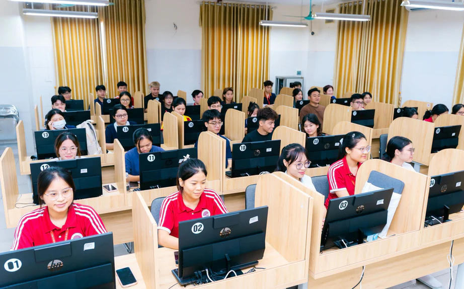 Sinh viên ngành khoa học, kỹ thuật, công nghệ chiến lược được xét học bổng thế nào?- Ảnh 1.