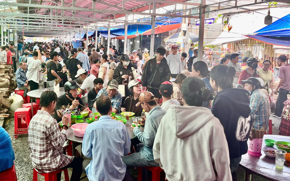 Ng&agrave;n người dự lễ giỗ Anh h&ugrave;ng Nguyễn Trung Trực ở An Giang- Ảnh 2.