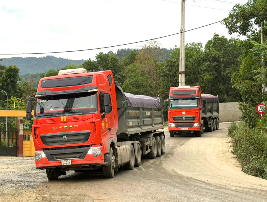 Ph&uacute; Thọ: CSGT xử nghi&ecirc;m xe cơi nới th&agrave;nh th&ugrave;ng, chở qu&aacute; tải, g&acirc;y mất an to&agrave;n giao th&ocirc;ng- Ảnh 18.