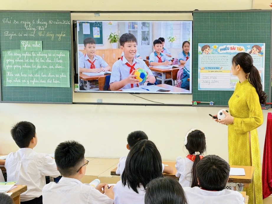 H&agrave; Nội r&agrave; so&aacute;t trường lớp, gi&aacute;o vi&ecirc;n để xử l&yacute; qu&aacute; tải- Ảnh 1.