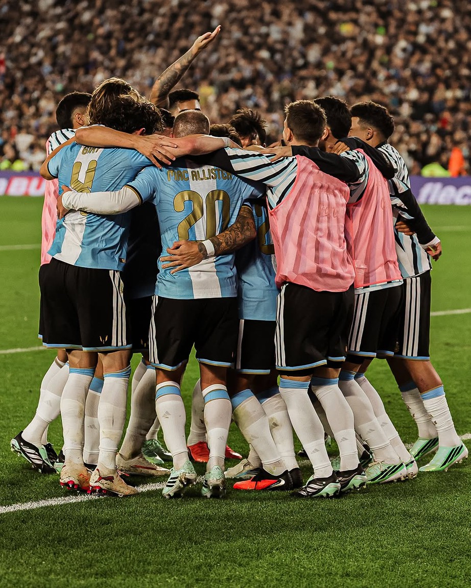 Lionel Messi tỏa s&aacute;ng trong trận đấu chia tay tuyển Argentina- Ảnh 1.