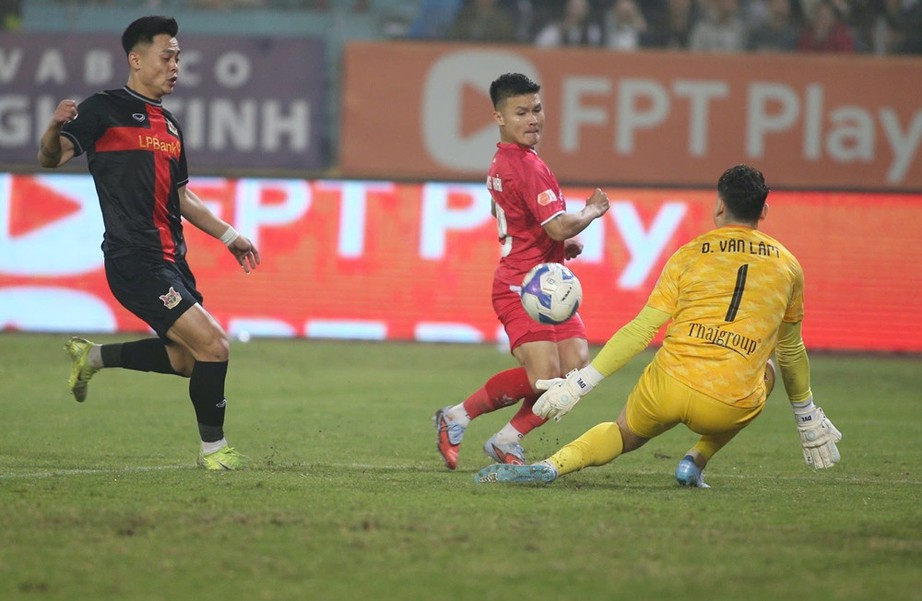 V-League: Alan lập hat-trick gi&uacute;p C&ocirc;ng an H&agrave; Nội thắng kịch t&iacute;nh Ninh B&igrave;nh- Ảnh 1.