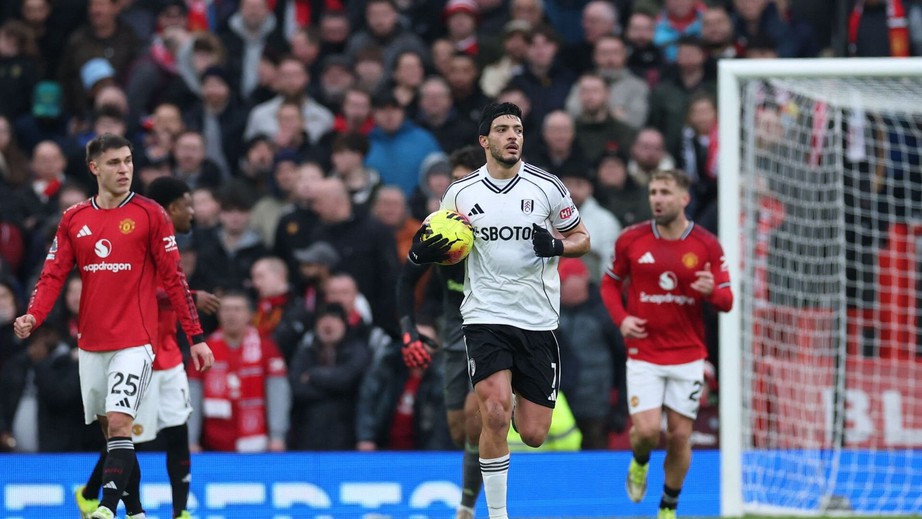 Ngoại hạng Anh: MU thắng kịch t&iacute;nh Fulham- Ảnh 2.