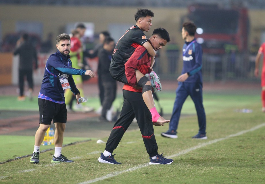 HLV Kim Sang-sik liên tiếp đón tin kém vui ở tuyển Việt Nam- Ảnh 2. HLV Kim Sang-sik liên tiếp đón tin kém vui ở tuyển Việt Nam- Ảnh 2.