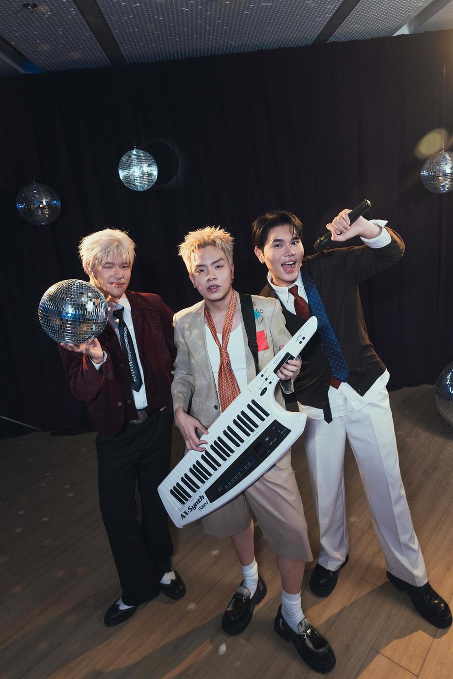 Làng nhạc Việt ngập tràn sắc màu tình yêu trước thềm Valentine- Ảnh 5. Làng nhạc Việt ngập tràn sắc màu tình yêu trước thềm Valentine- Ảnh 5.