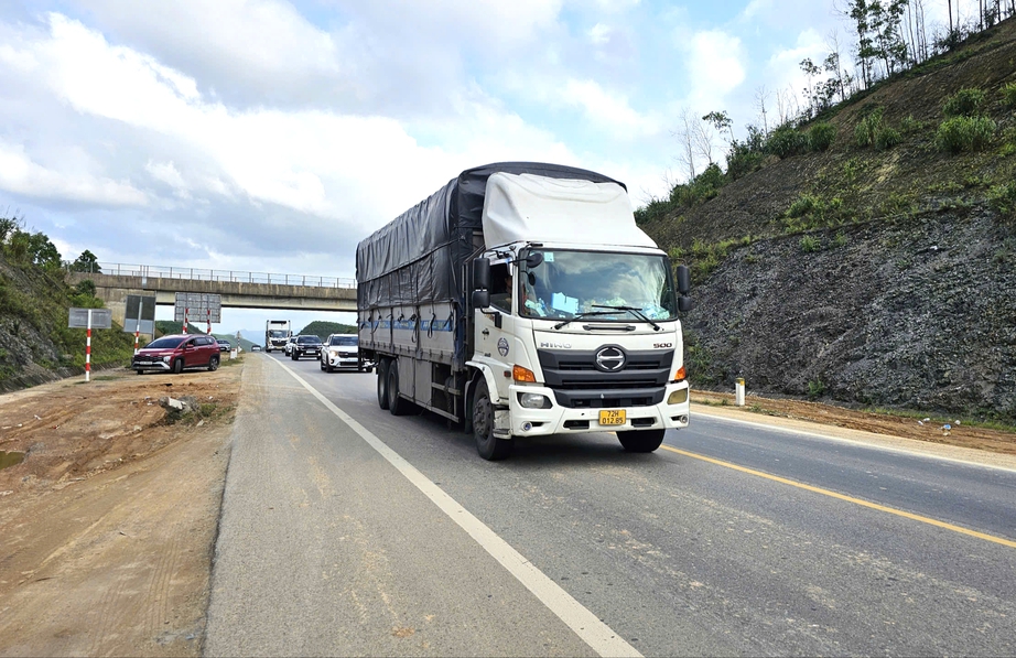 Th&ecirc;m biện ph&aacute;p đảm bảo ATGT khi lượng xe tr&ecirc;n tuyến cao tốc qua Huế tăng cao dịp Tết - Ảnh 1.