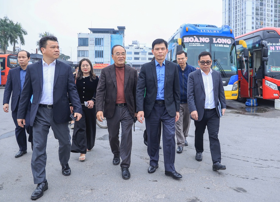 Thứ trưởng Lê Anh Tuấn: Mục tiêu cao nhất là phục vụ người dân về quê an toàn, văn minh- Ảnh 6. Thứ trưởng Lê Anh Tuấn: Mục tiêu cao nhất là phục vụ người dân về quê an toàn, văn minh- Ảnh 6.