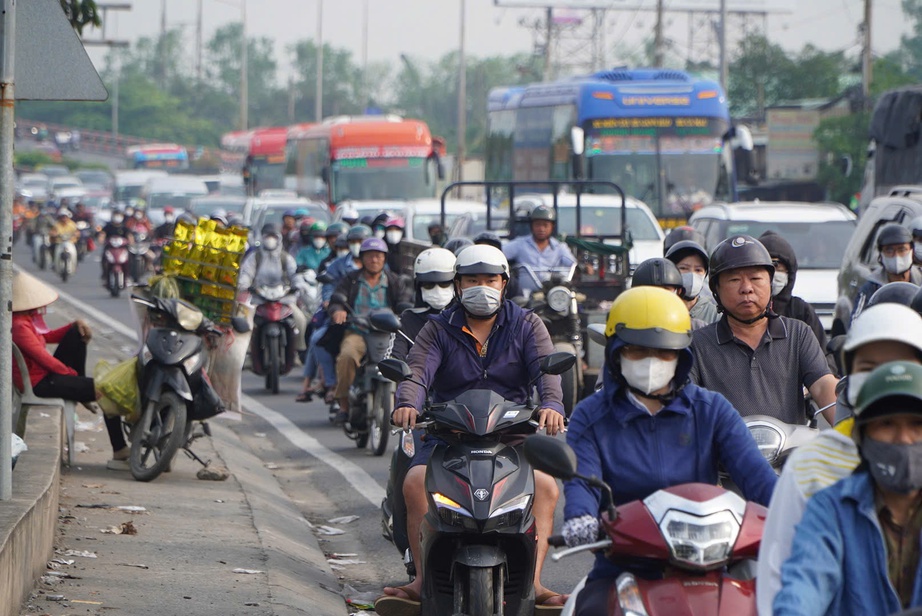Giao th&ocirc;ng cận Tết tại TP.HCM: Chủ động điều tiết từ cửa ng&otilde; đến trung t&acirc;m- Ảnh 1.