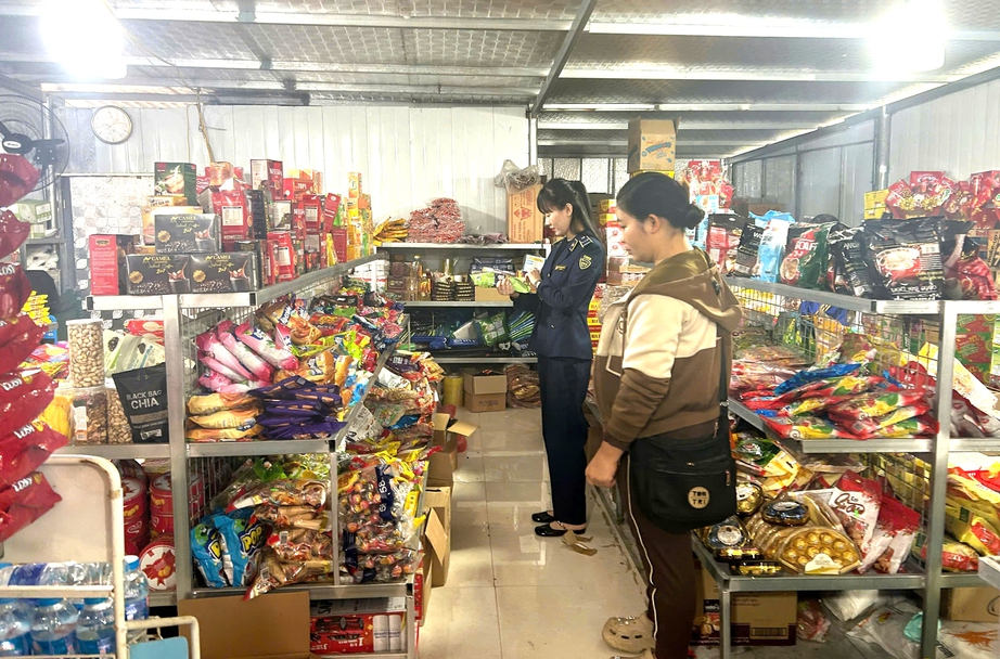 Th&aacute;i Nguy&ecirc;n: Mạnh tay xử l&yacute; h&agrave;ng lậu, ti&ecirc;u hủy nhiều l&ocirc; h&agrave;ng k&eacute;m chất lượng dịp Tết- Ảnh 5.