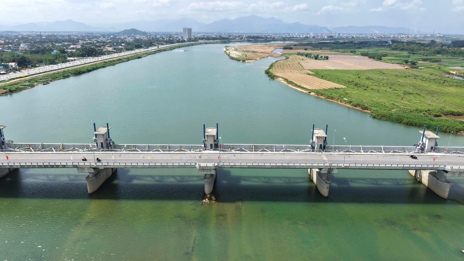 T&iacute;ch nước, vận h&agrave;nh thử nghiệm Đập d&acirc;ng lớn nhất Quảng Ng&atilde;i

- Ảnh 2.