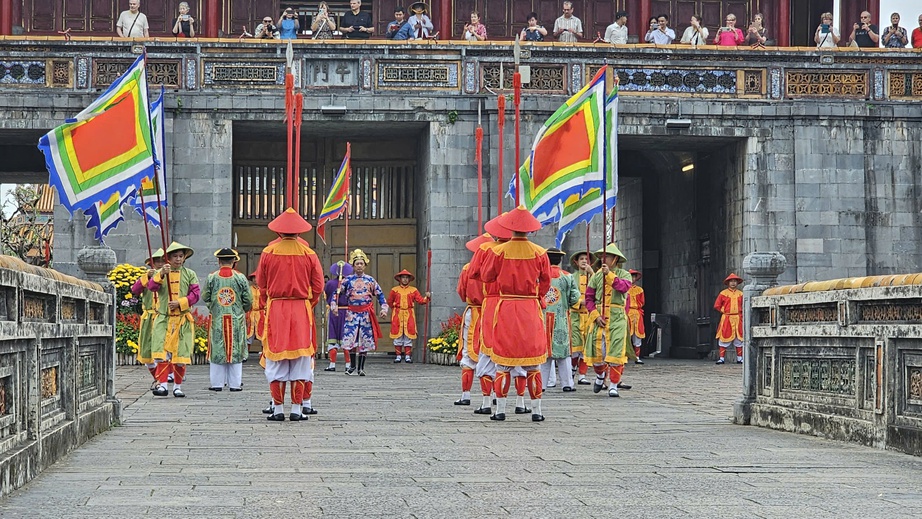Đại nội Huế&nbsp;đ&oacute;n h&agrave;ng ngh&igrave;n du kh&aacute;ch tham quan miễn ph&iacute; ng&agrave;y đầu năm- Ảnh 5.