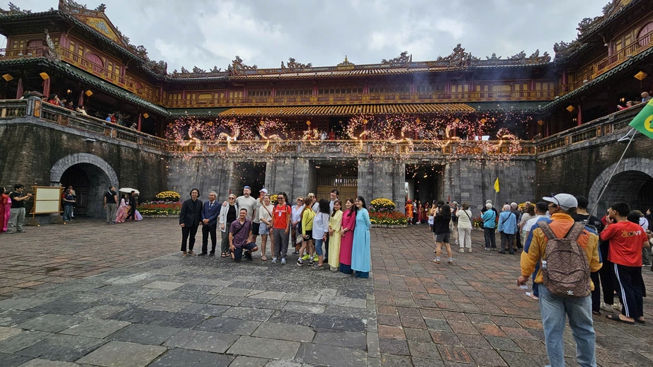 Đại nội Huế&nbsp;đ&oacute;n h&agrave;ng ngh&igrave;n du kh&aacute;ch tham quan miễn ph&iacute; ng&agrave;y đầu năm- Ảnh 2.