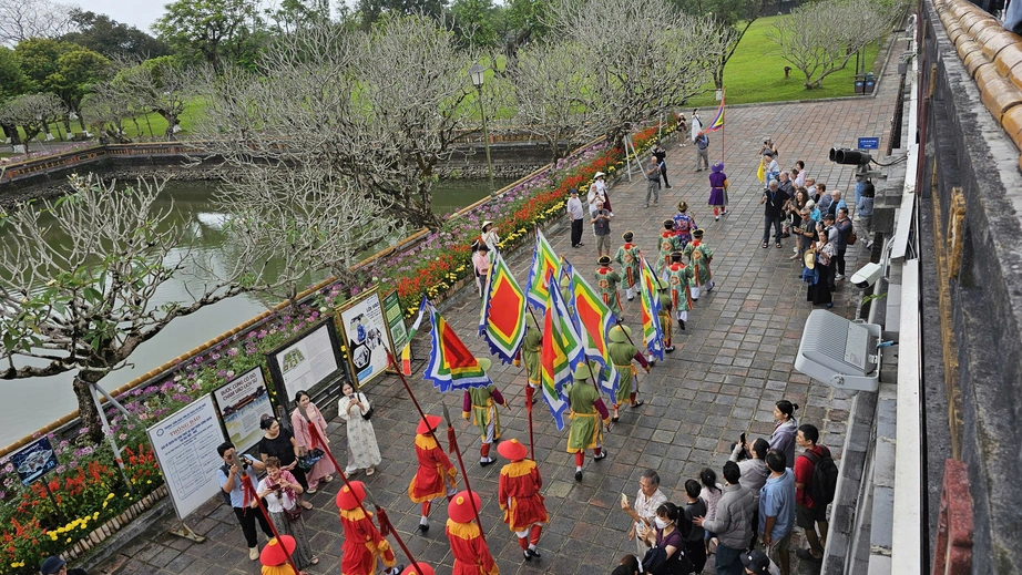 Đại nội Huế&nbsp;đ&oacute;n h&agrave;ng ngh&igrave;n du kh&aacute;ch tham quan miễn ph&iacute; ng&agrave;y đầu năm- Ảnh 4.
