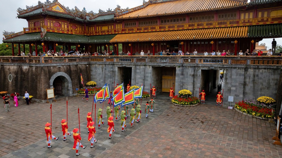 Đại nội Huế&nbsp;đ&oacute;n h&agrave;ng ngh&igrave;n du kh&aacute;ch tham quan miễn ph&iacute; ng&agrave;y đầu năm- Ảnh 14.