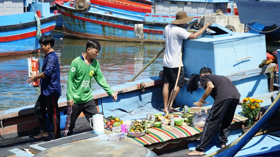Gia Lai: T&agrave;u thuyền hối hả vươn khơi b&aacute;m biển đầu xu&acirc;n- Ảnh 7.