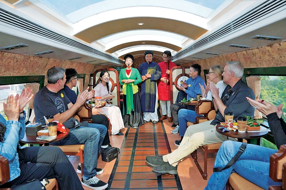 Về miền di sản theo b&aacute;nh con t&agrave;u quay- Ảnh 2.