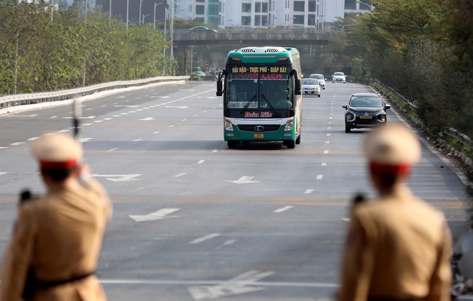 Hà Nội: Liên tiếp phát hiện tài xế taxi công nghệ và xe khách vi phạm nồng độ cồn- Ảnh 2. Hà Nội: Liên tiếp phát hiện tài xế taxi công nghệ và xe khách vi phạm nồng độ cồn- Ảnh 2.