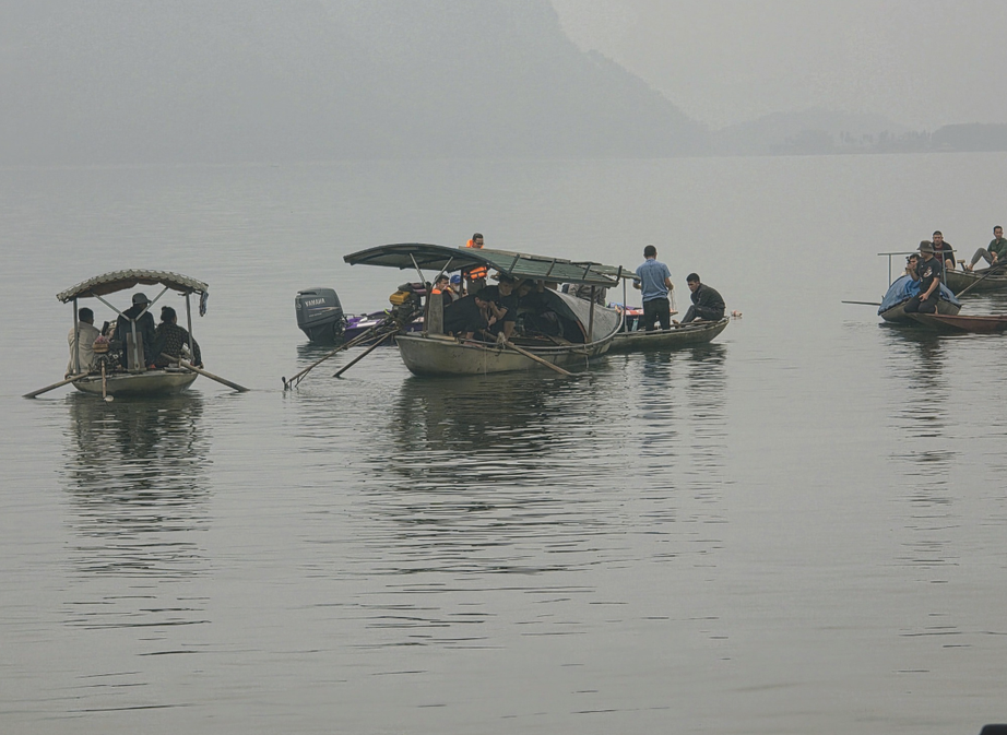 T&igrave;m thấy 6 thi thể trong vụ lật t&agrave;u tr&ecirc;n hồ Th&aacute;c B&agrave;- Ảnh 2.