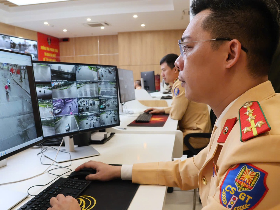 H&agrave; Nội: CSGT ph&acirc;n luồng qua camera AI, khuyến c&aacute;o t&agrave;i xế lưu th&ocirc;ng an to&agrave;n sau kỳ nghỉ Tết- Ảnh 10.