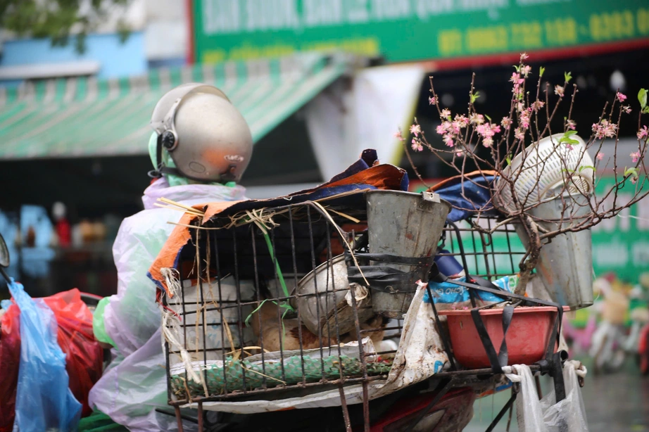 H&agrave; Nội: CSGT ph&acirc;n luồng qua camera AI, khuyến c&aacute;o t&agrave;i xế lưu th&ocirc;ng an to&agrave;n sau kỳ nghỉ Tết- Ảnh 6.