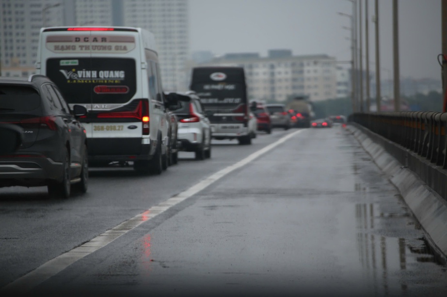 H&agrave; Nội: CSGT ph&acirc;n luồng qua camera AI, khuyến c&aacute;o t&agrave;i xế lưu th&ocirc;ng an to&agrave;n sau kỳ nghỉ Tết- Ảnh 7.