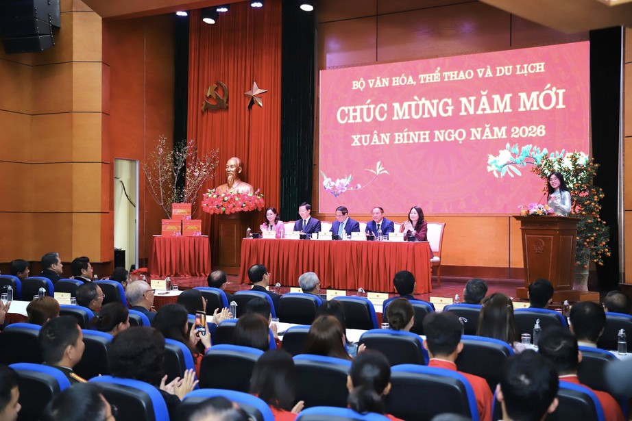 Thủ tướng Phạm Minh Ch&iacute;nh thăm, ch&uacute;c Tết v&agrave; l&agrave;m việc với Bộ Văn h&oacute;a, Thể thao v&agrave; Du lịch- Ảnh 4.