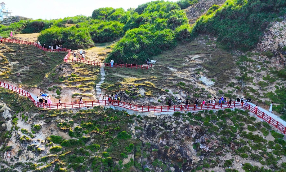 Du lịch miền Trung bội thu trong dịp Tết Nguy&ecirc;n đ&aacute;n 2026- Ảnh 6.