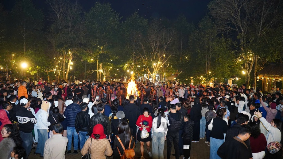 Du lịch miền Trung bội thu trong dịp Tết Nguy&ecirc;n đ&aacute;n 2026- Ảnh 4.