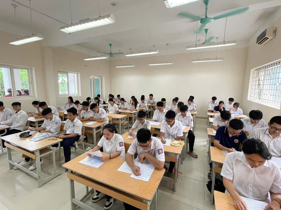 Hà Nội khảo sát chất lượng học sinh lớp 11, 12, không thu lệ phí- Ảnh 1. Hà Nội khảo sát chất lượng học sinh lớp 11, 12, không thu lệ phí- Ảnh 1.