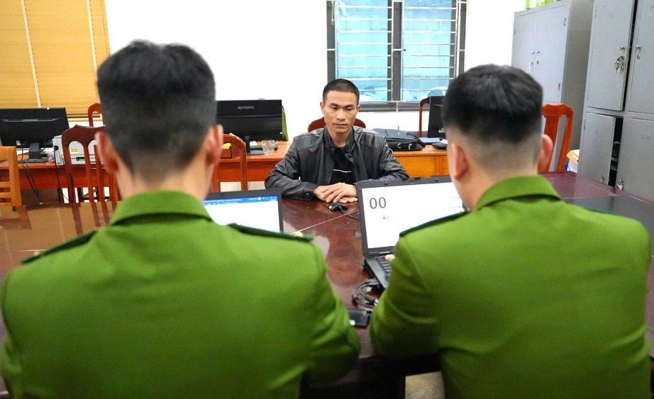 Bắt tạm giam l&aacute;i t&agrave;u chở đ&aacute; trong vụ tai nạn 6 người tử vong ở hồ Th&aacute;c B&agrave;- Ảnh 1.