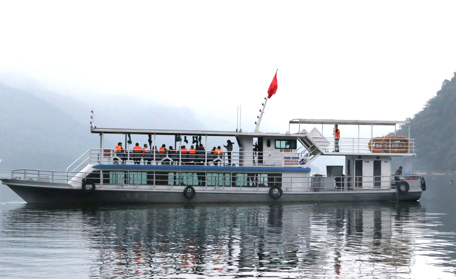 Bộ X&acirc;y dựng y&ecirc;u cầu tổng kiểm tra điều kiện an to&agrave;n t&agrave;u thuỷ chở kh&aacute;ch- Ảnh 1.