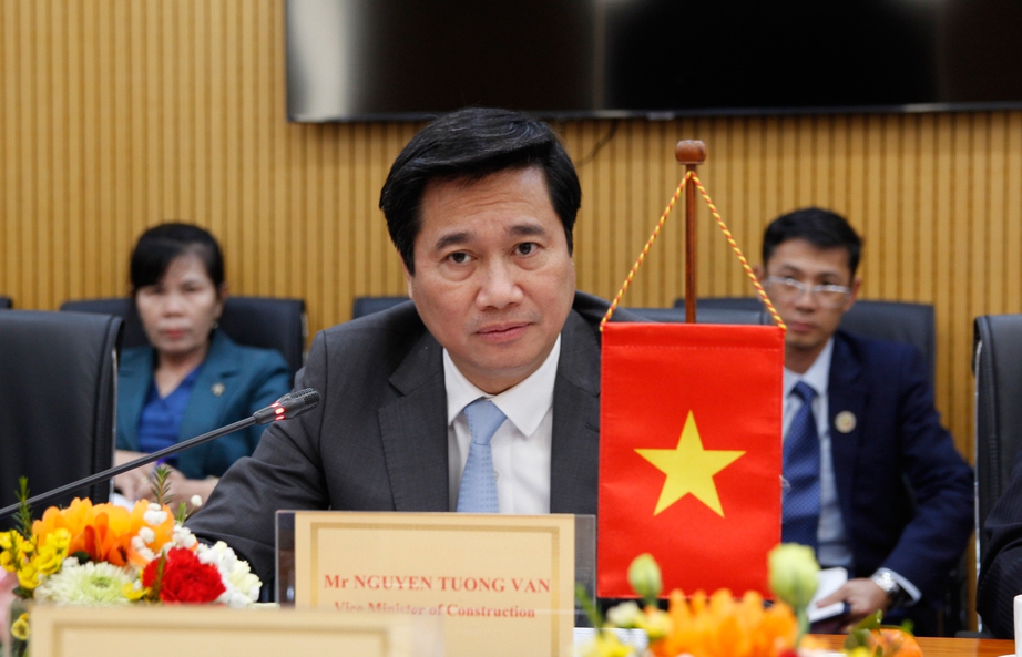 Thứ trưởng Nguyễn Tường Văn chia sẻ về c&ocirc;ng t&aacute;c ph&aacute;t triển đ&ocirc; thị tại Việt Nam.