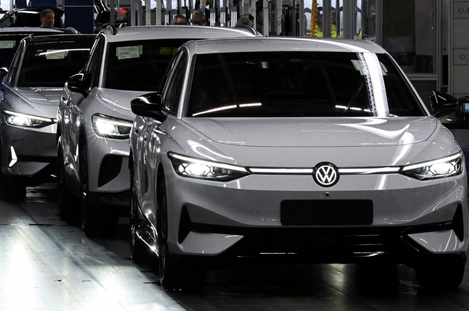 Doanh số xe điện tại EU nguy cơ giảm mạnh nếu nới lỏng quy định kh&iacute; thải- Ảnh 1.