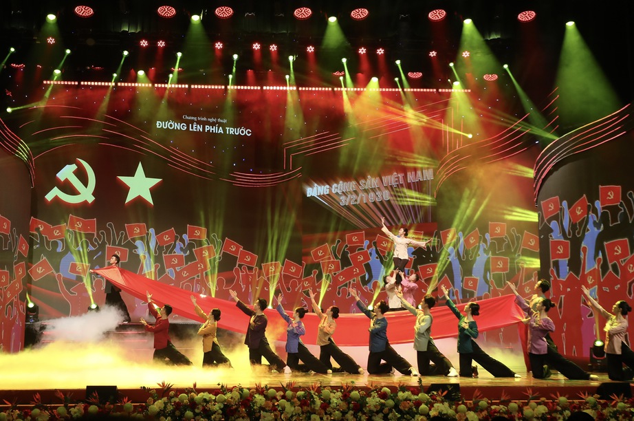 &ldquo;Đường l&ecirc;n ph&iacute;a trước&rdquo;, bản h&ugrave;ng ca nghệ thuật về niềm tin v&agrave; kh&aacute;t vọng d&acirc;n tộc- Ảnh 2.