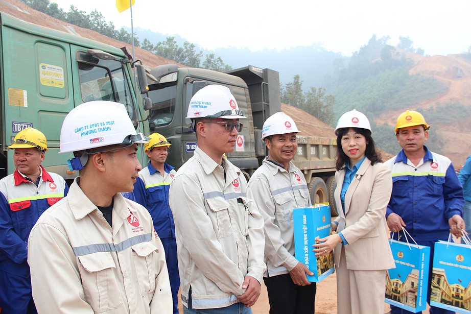 Xu&acirc;n về tr&ecirc;n những c&ocirc;ng tr&igrave;nh: C&ocirc;ng đo&agrave;n X&acirc;y dựng Việt Nam sẻ chia c&ugrave;ng người lao động- Ảnh 3.