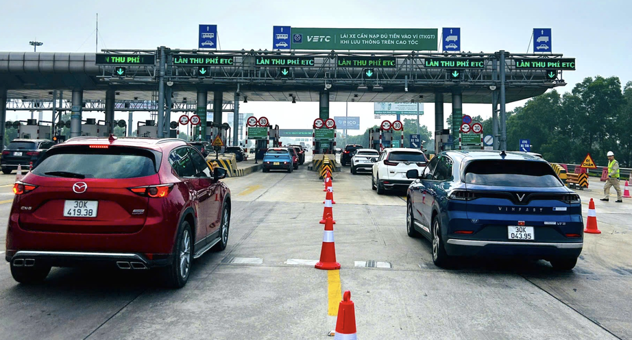 Lưu th&ocirc;ng qua trạm thu ph&iacute; ng&agrave;y Tết, chủ xe cần ch&uacute; &yacute; g&igrave; để kh&ocirc;ng bị xử phạt?- Ảnh 2.