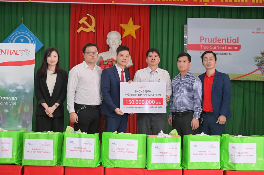 200 suất qu&agrave; đến với học sinh v&ugrave;ng thi&ecirc;n tai ở Gia Lai- Ảnh 1.