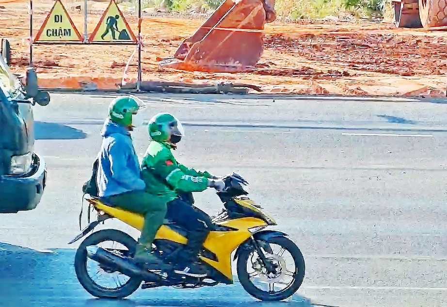 Bộ trưởng Công an biểu dương chiến công bắt giữ hai tên cướp ngân hàng ở Gia Lai- Ảnh 1. Bộ trưởng Công an biểu dương chiến công bắt giữ hai tên cướp ngân hàng ở Gia Lai- Ảnh 1.