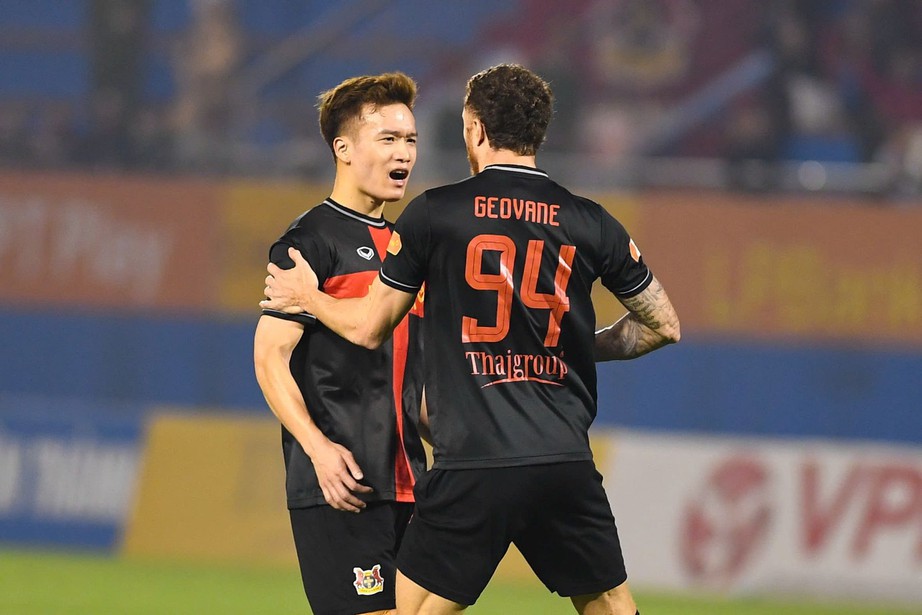 V-League 2025-2026: HAGL quật ngã Ninh Bình- Ảnh 2. V-League 2025-2026: HAGL quật ngã Ninh Bình- Ảnh 2.