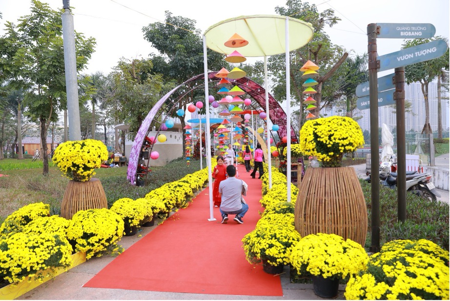 Hội chợ C&ocirc;ng vi&ecirc;n Thi&ecirc;n Văn học - Nơi Tết Việt hội tụ giữa tr&aacute;i tim xanh ph&iacute;a T&acirc;y H&agrave; Nội- Ảnh 4.