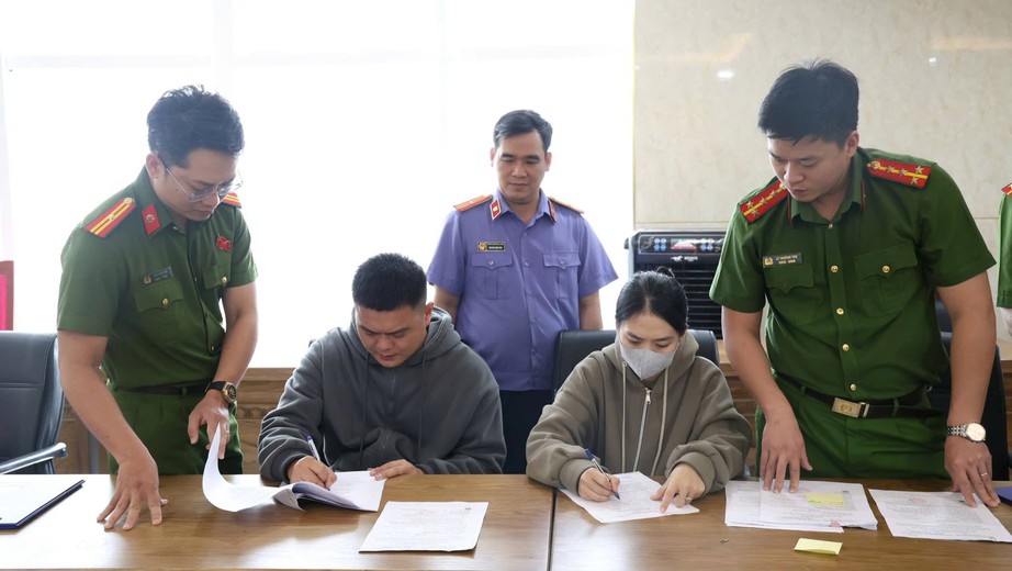 Đôi vợ chồng ở Đà Nẵng nhập khẩu rong biển từ Trung Quốc dán nhãn hàng Việt Nam- Ảnh 1. Đôi vợ chồng ở Đà Nẵng nhập khẩu rong biển từ Trung Quốc dán nhãn hàng Việt Nam- Ảnh 1.