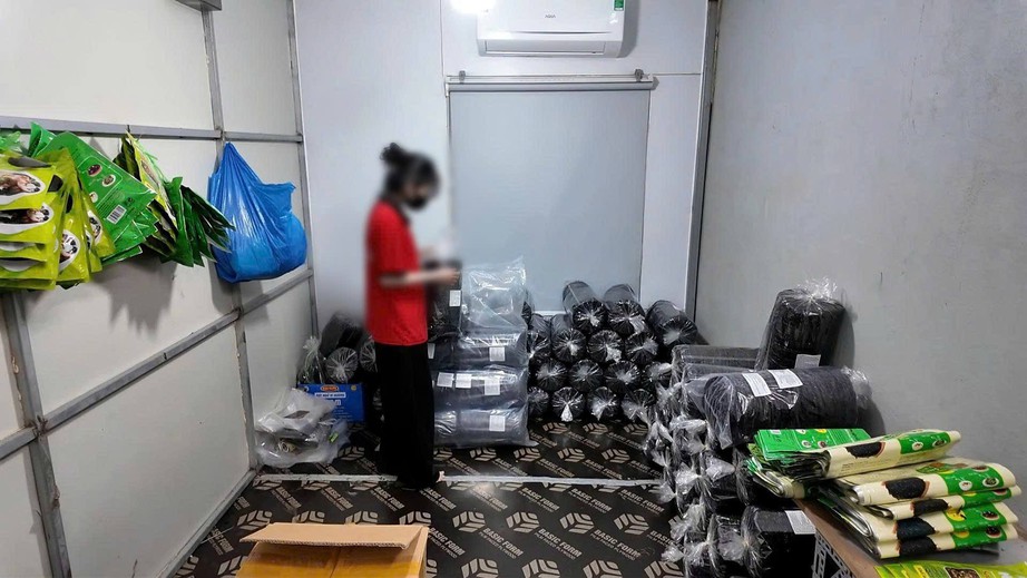 Đôi vợ chồng ở Đà Nẵng nhập khẩu rong biển từ Trung Quốc dán nhãn hàng Việt Nam- Ảnh 2. Đôi vợ chồng ở Đà Nẵng nhập khẩu rong biển từ Trung Quốc dán nhãn hàng Việt Nam- Ảnh 2.